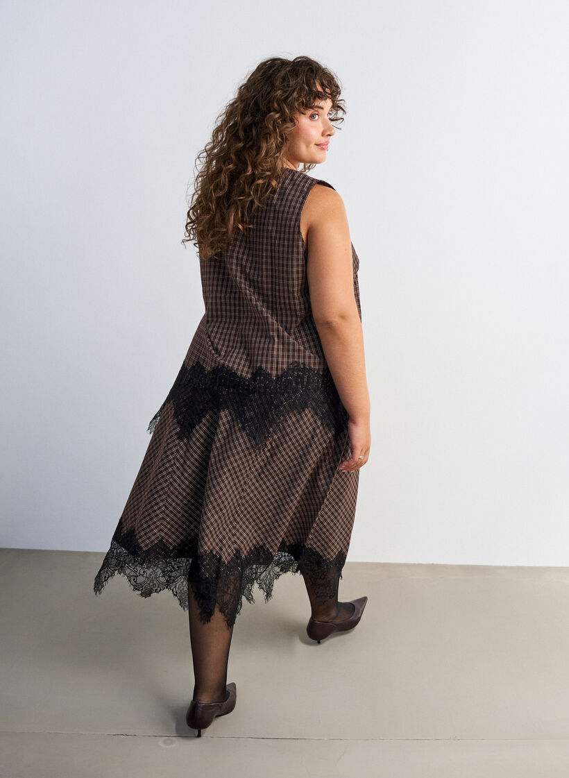 Midiskj&oslash;rt med blondedetaljer og rutem&oslash;nster, Brun, Model image number 1