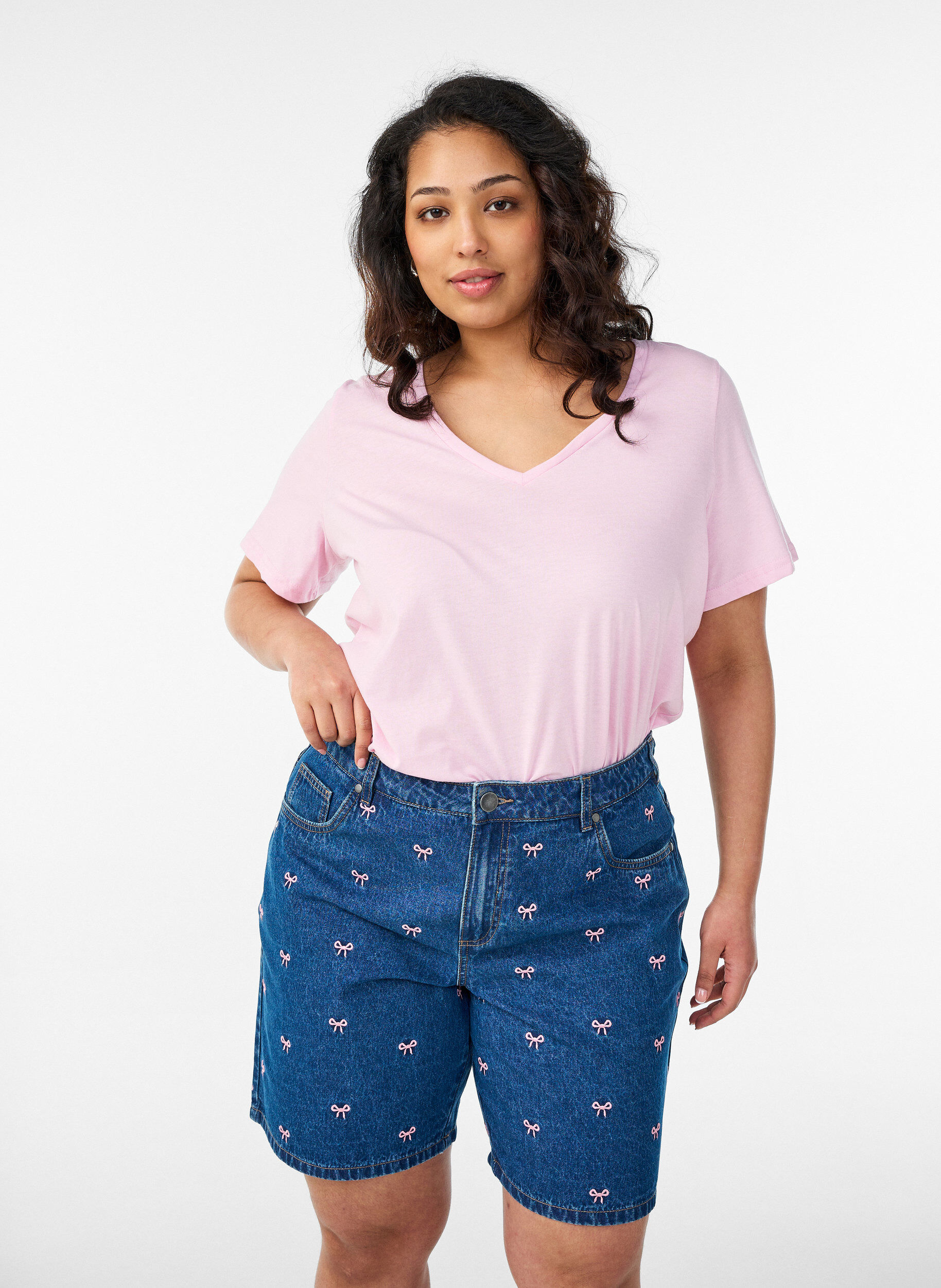 ZizziBroderte denimshorts, Bl&aring;, Model image number 0