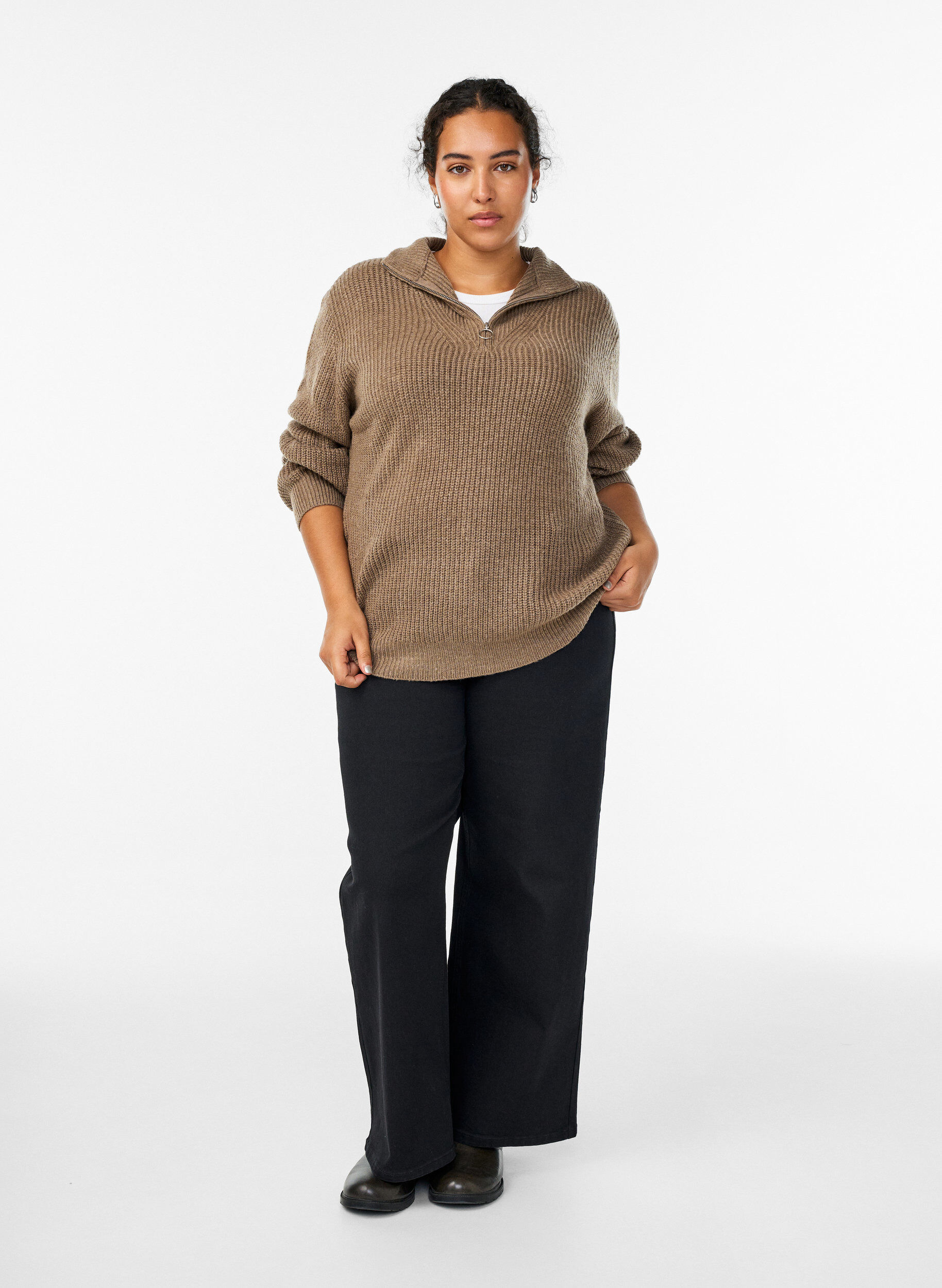 ZizziStrikket genser med h&oslash;y hals og glidel&aring;s, Brun, Model image number 1