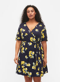Omslagskjole i viskoe med korte ermer, Night Sky AOP Flower, Model