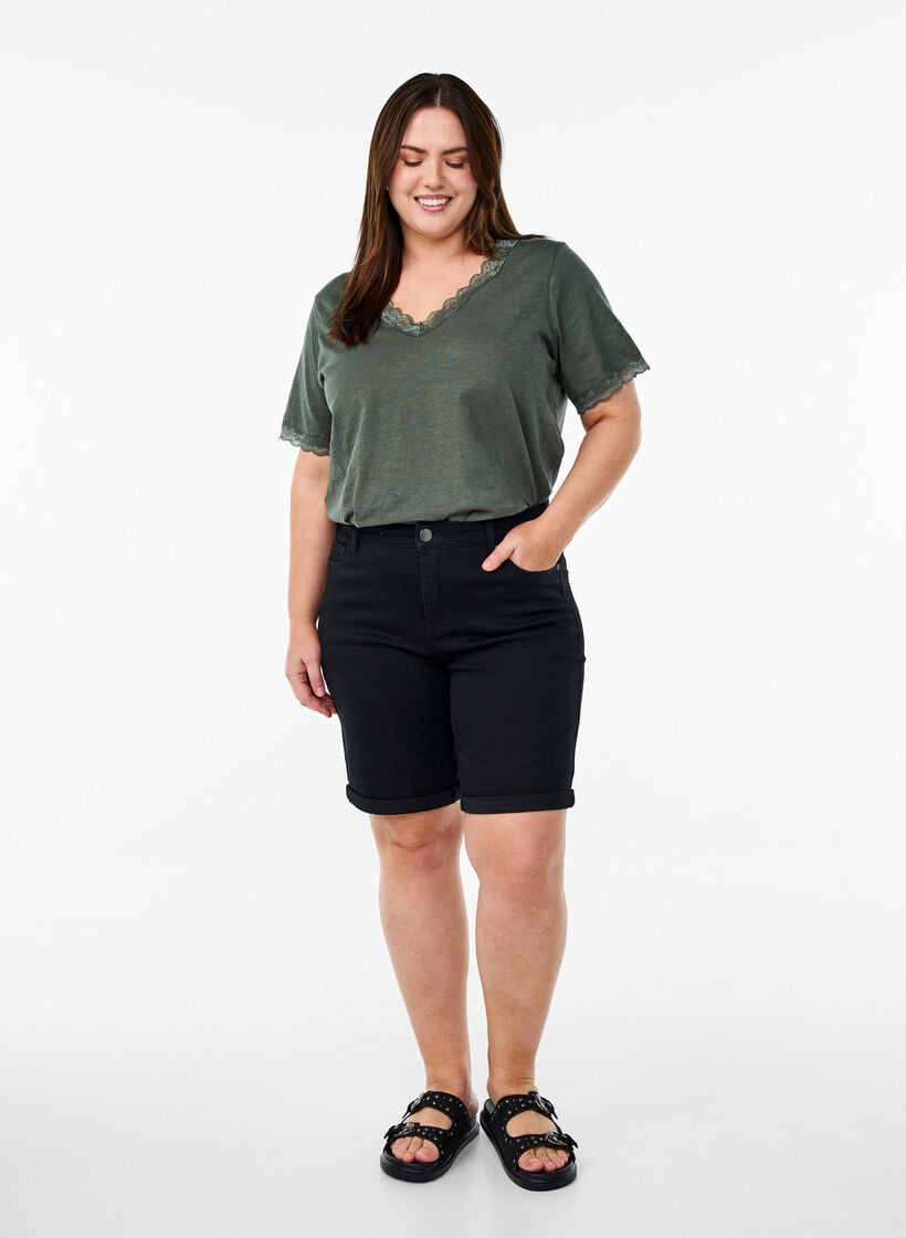 T-skjorte med blonder kant, Gr&oslash;nn, Model image number 1