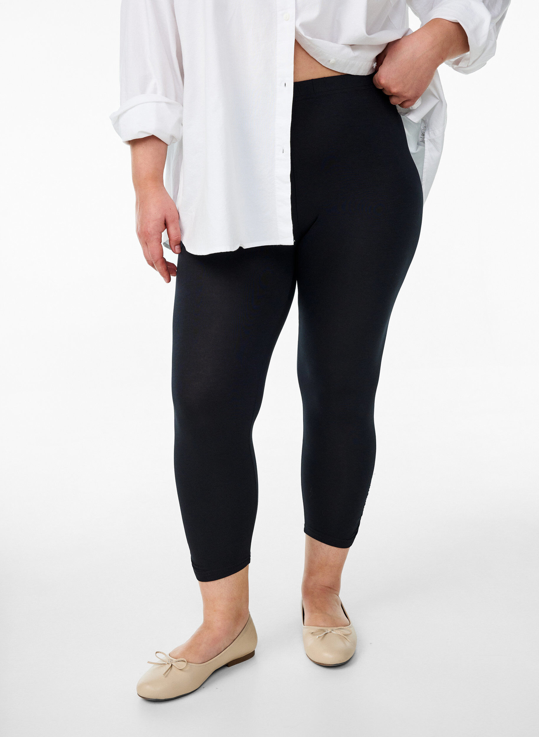 Basis 3/4 leggings med rynkedetaljer, Svart, Model