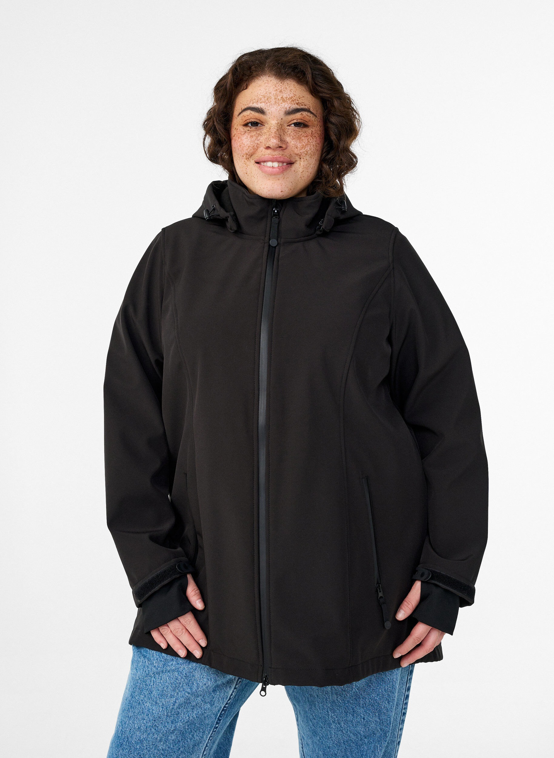Kort softshelljakke med avtagbar hette, Svart, Model