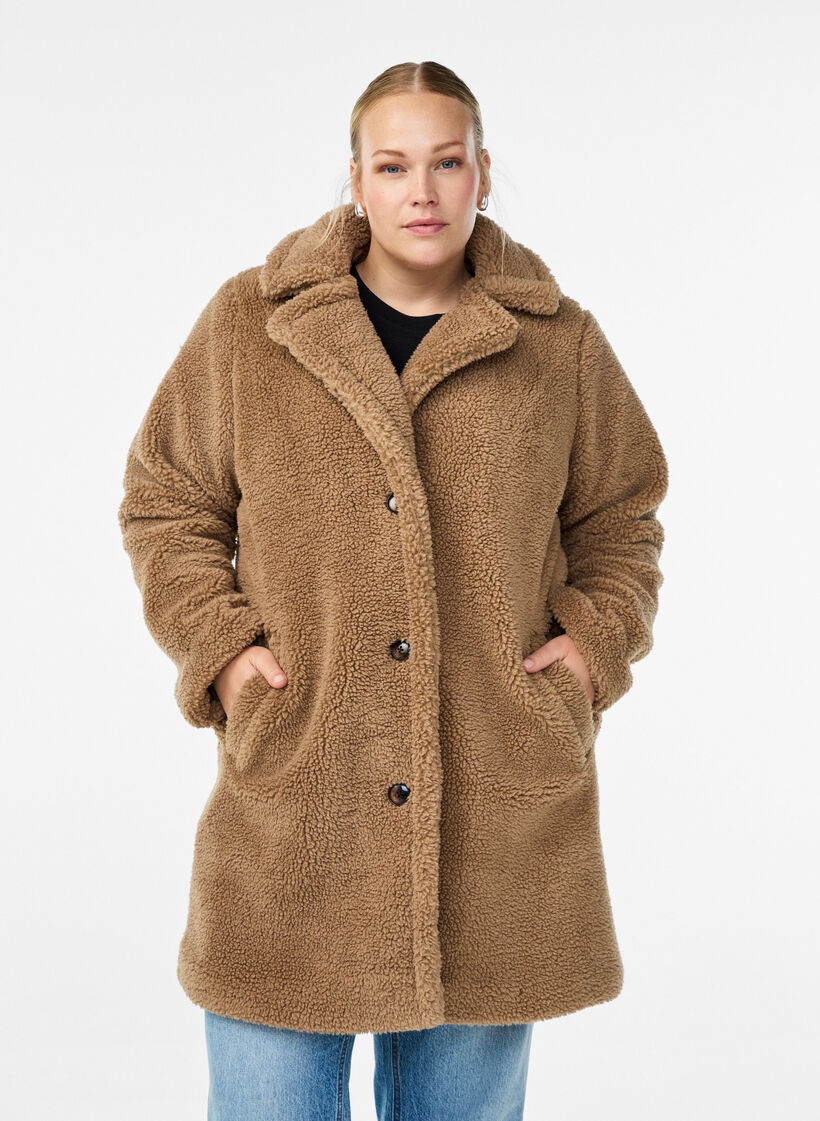 Myk teddyjakke med knapper og krage, Caribou, Model