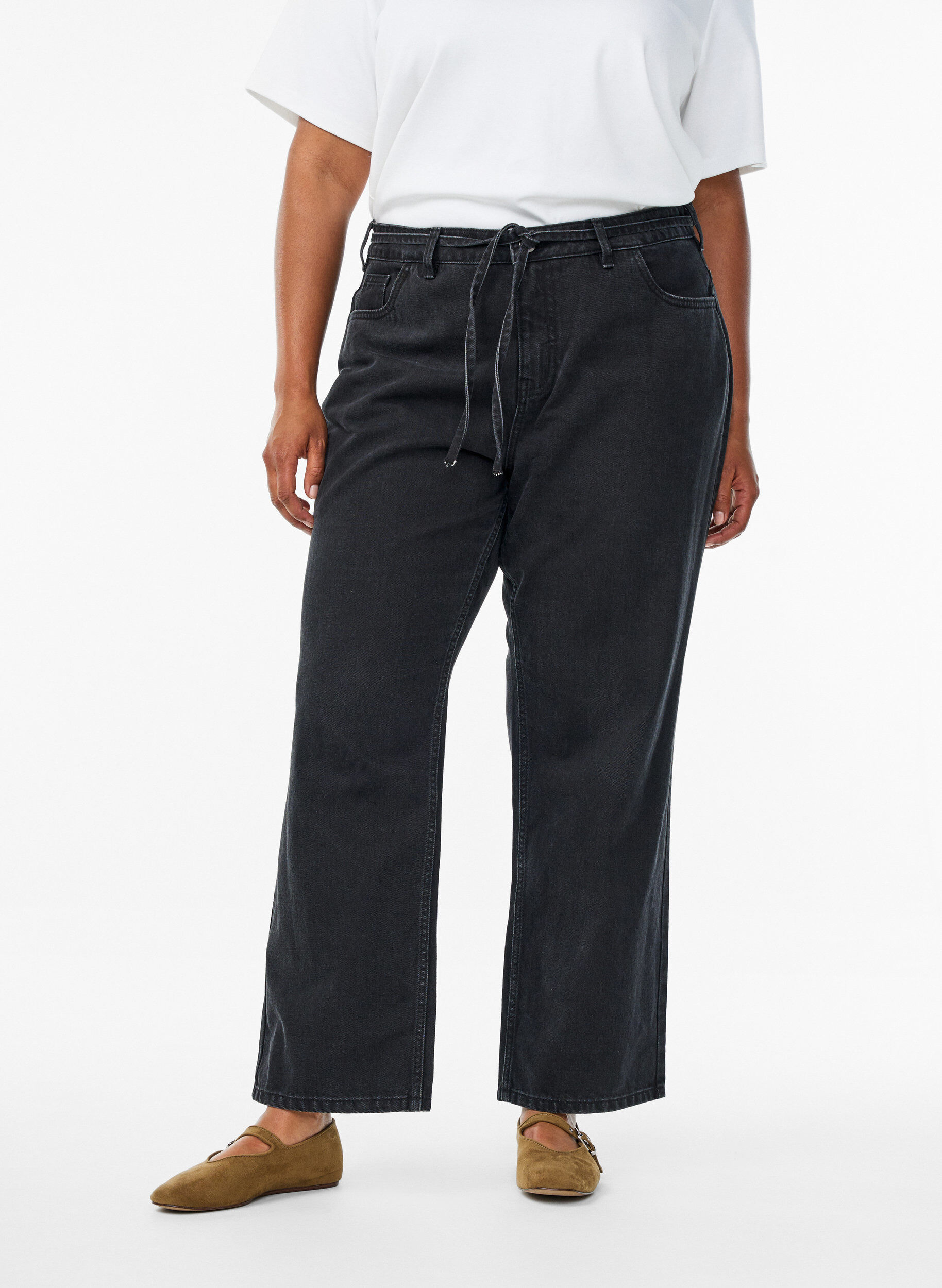 Zizzi Straight fit jeans med knytebelte, Svart, Model image number 2