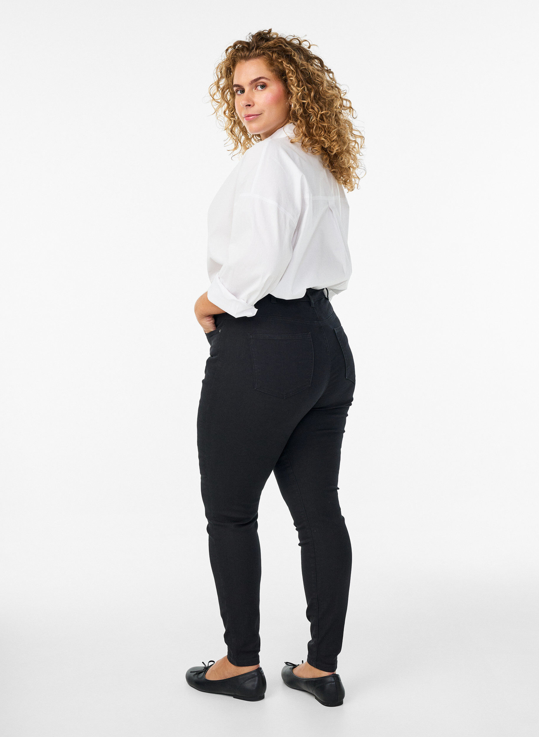 ZizziAmy jeans med h&oslash;y midje og super tynn passform, Svart, Model image number 1