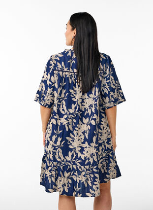 Zizzi Kort viskosekjole med blonderkant og A-formet snitt, Blå, Model image number 2