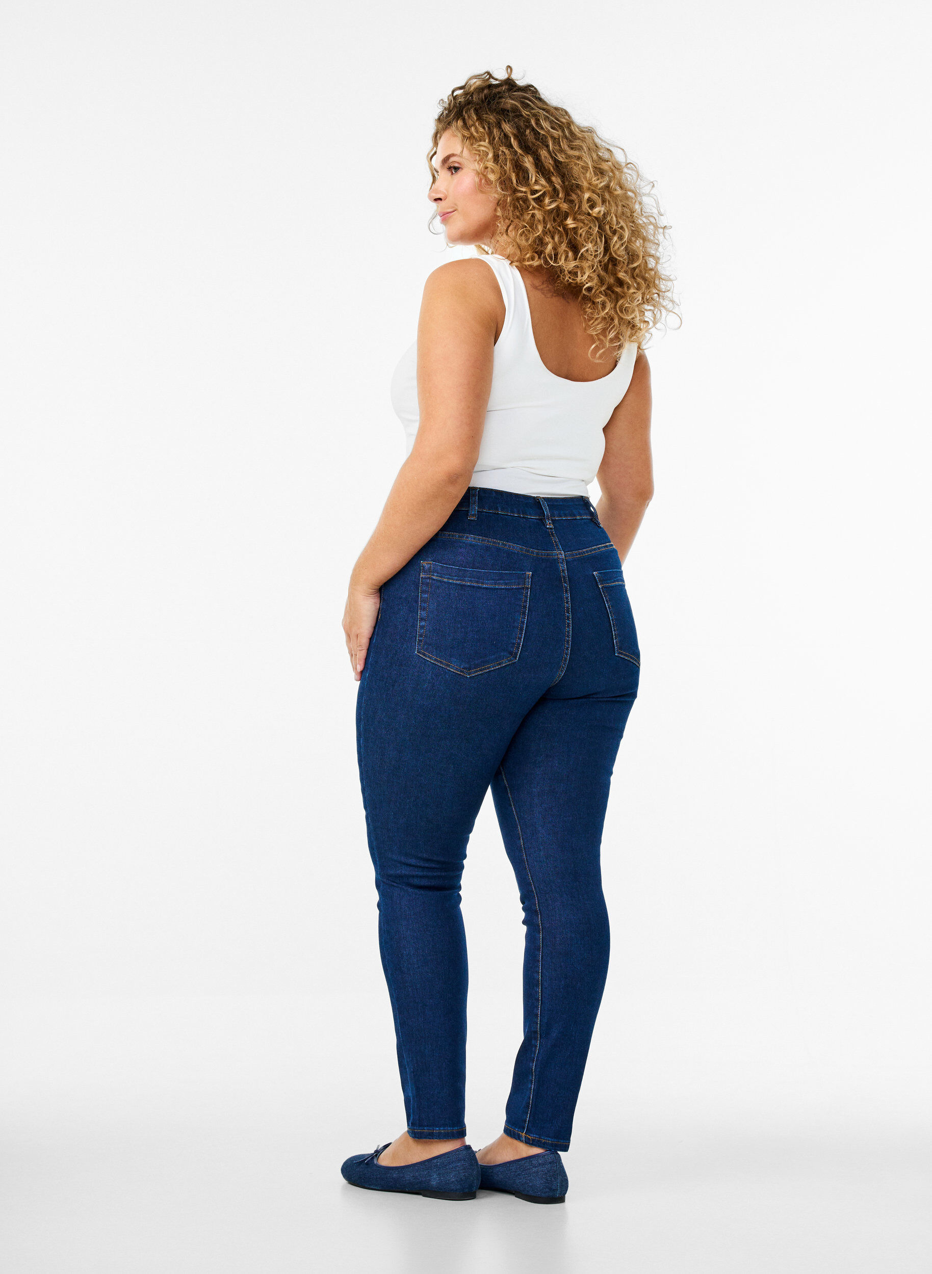 Zizzi Amy jeans med h&oslash;y midje og supersmal passform, Bl&aring;, Model image number 1