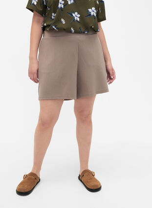 Zizzi FLASH - Løstsittende shorts med lommer, Beige, Model image number 3