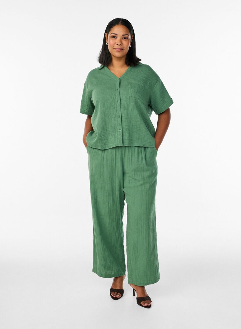 Bluse i bomullsmusselin med korte ermer, Gr&oslash;nn, Model image number 1