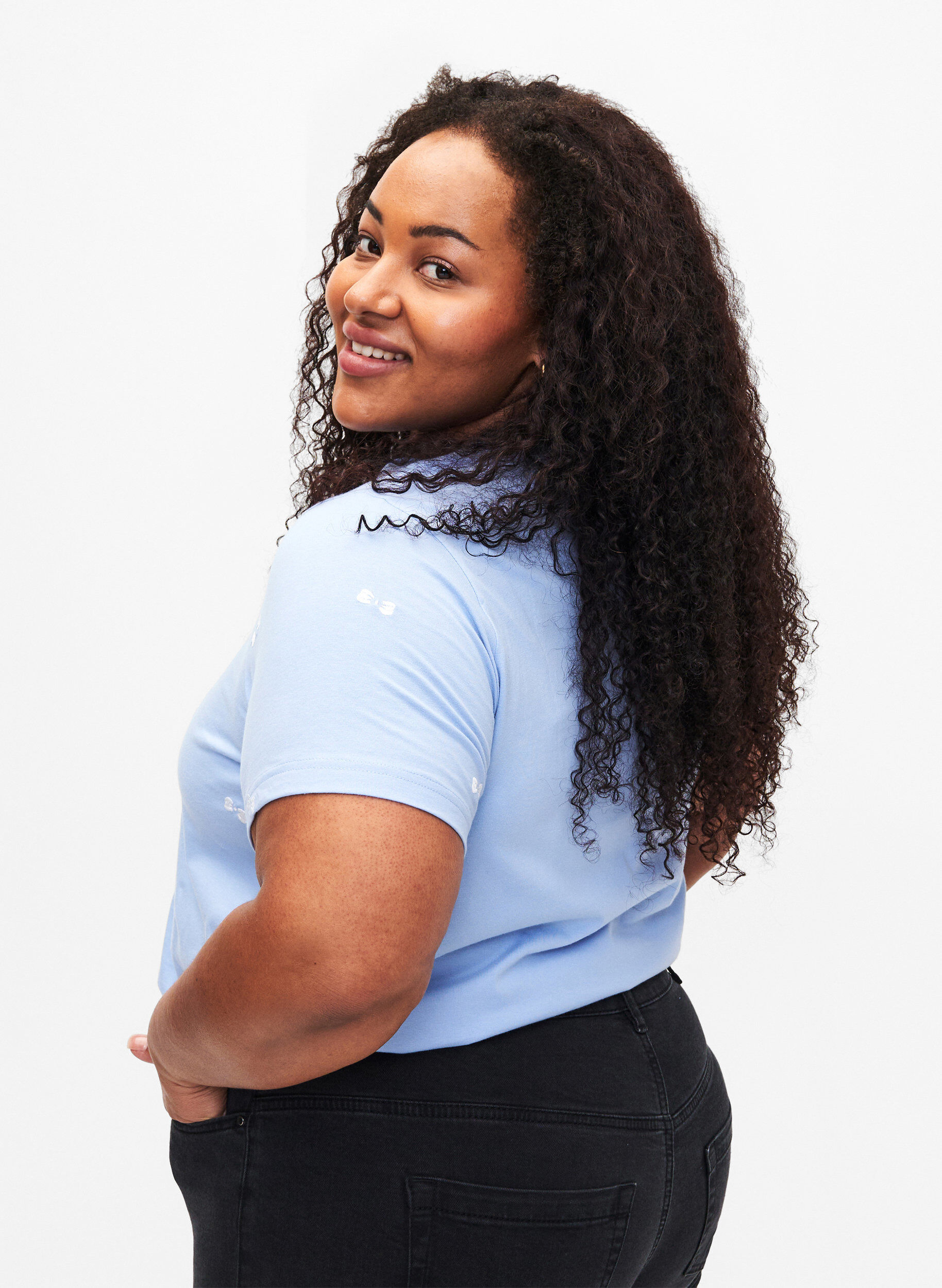 Zizzi T-skjorte i &oslash;kologisk bomull med sl&oslash;yfer, Serenity W. Bow Emb., Model image number 1