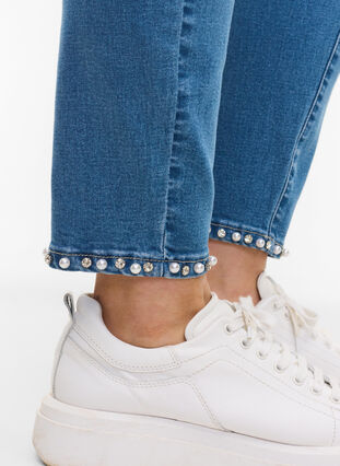 Cropped Amy jeans med perler, Light blue denim, Model image number 2