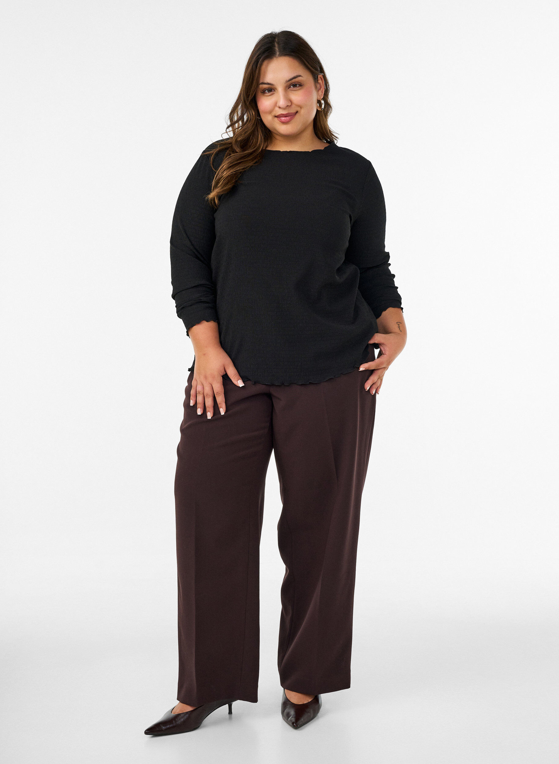 ZizziStrukturert bluse med b&oslash;lgede kanter, Svart, Model image number 1