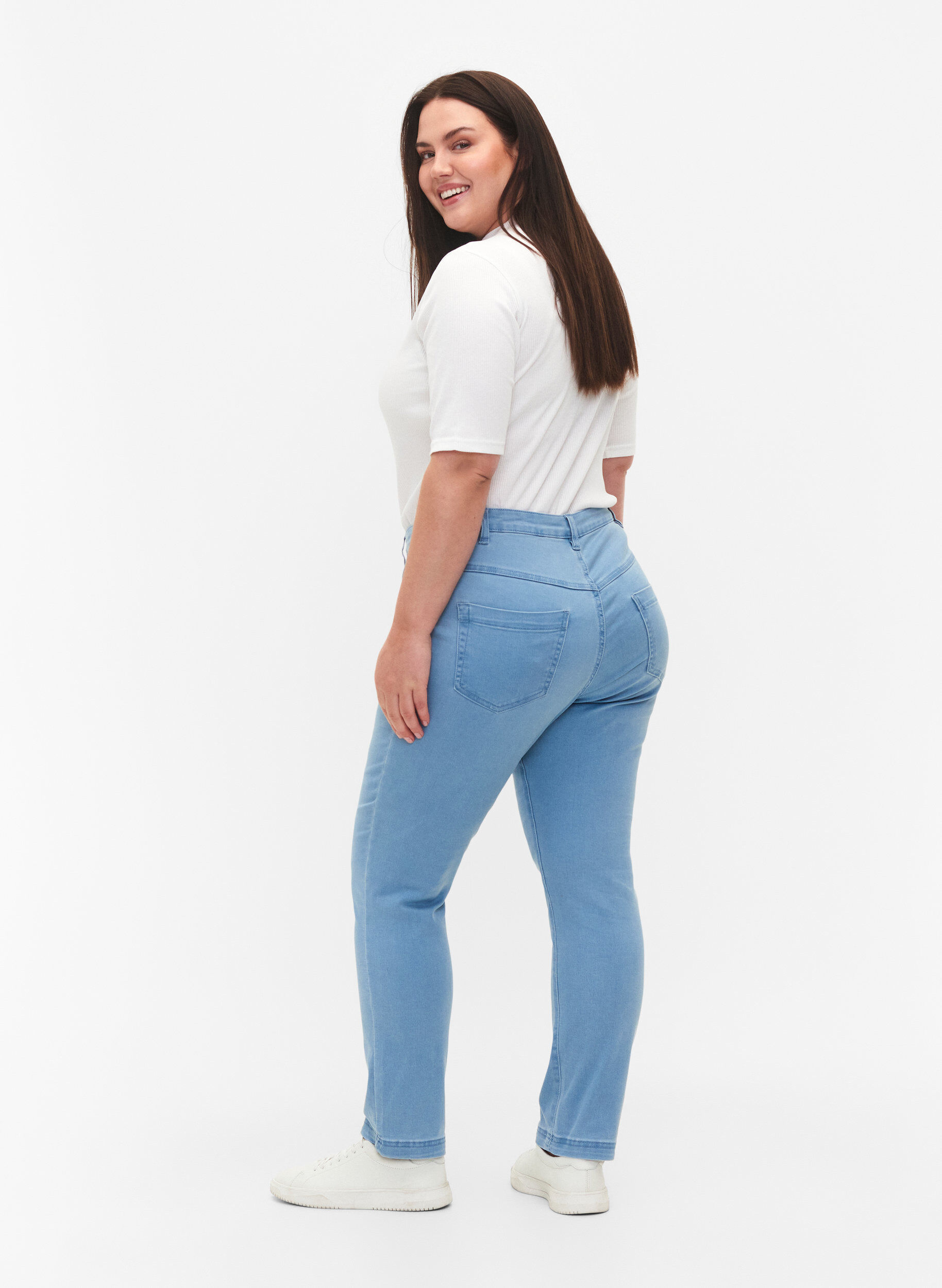 ZizziSlim fit Emily jeans med normal h&oslash;yde i livet, Bl&aring;, Model image number 1