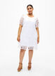 Kortermet festkjole med blonder, Bright White, Model image number 2