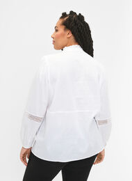 Skjortebluse med volang krage og heklet bånd, Bright White, Model