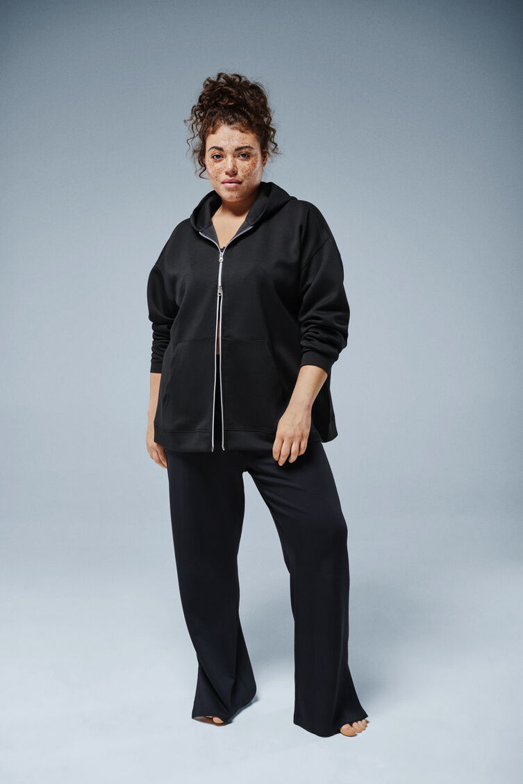 Svart hettegenser, , Model