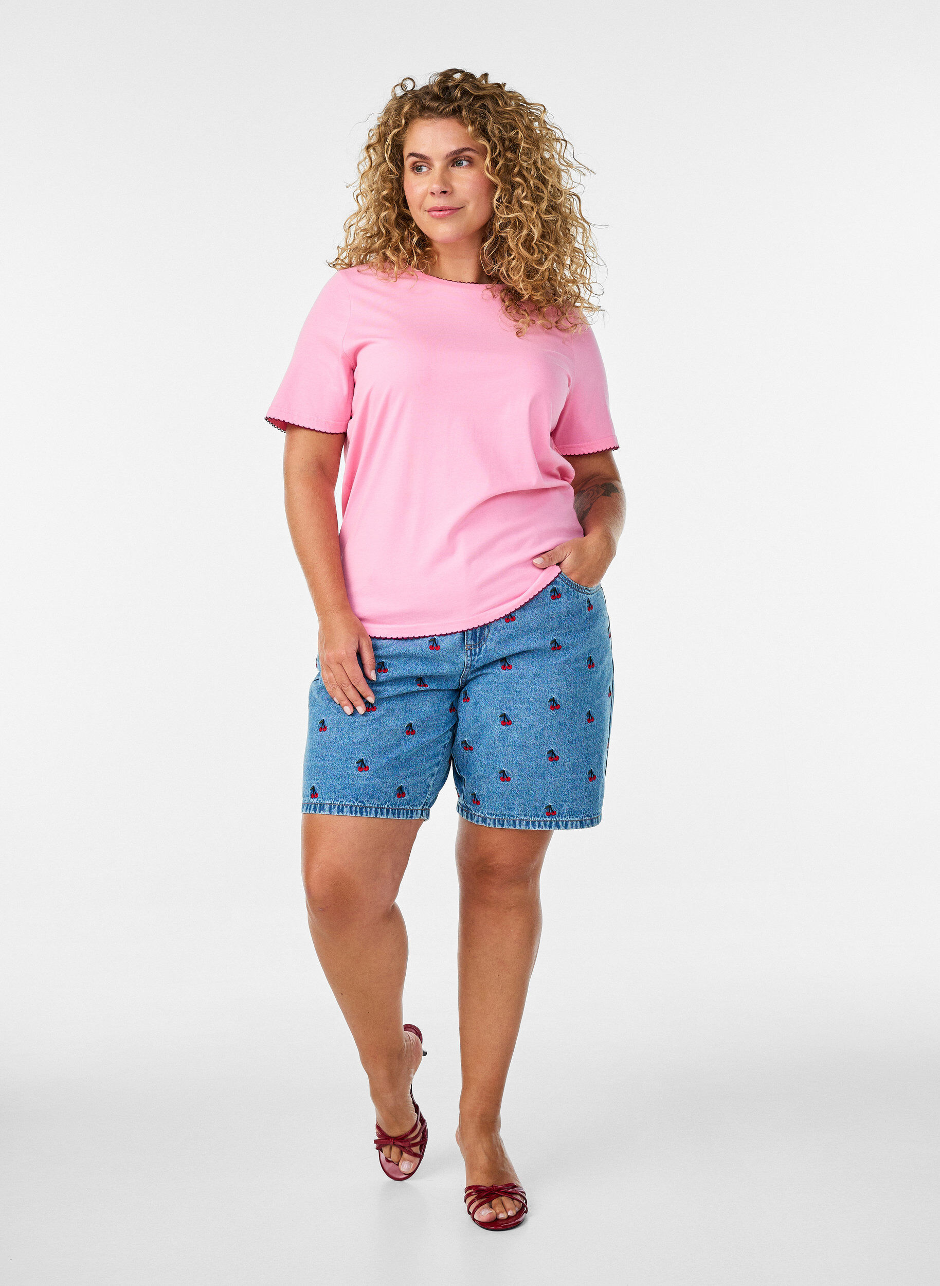 ZizziBomulls T-skjorte med b&oslash;lgete kontrasterende kanter, Rosa, Model image number 1