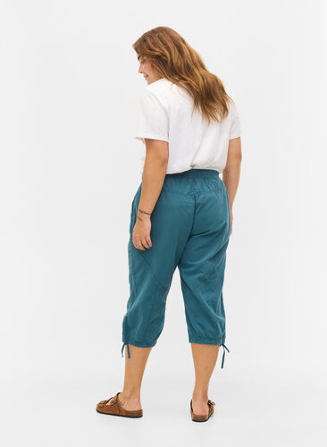 Zizzi Løse capribukser i bomull, Blå, Model image number 1