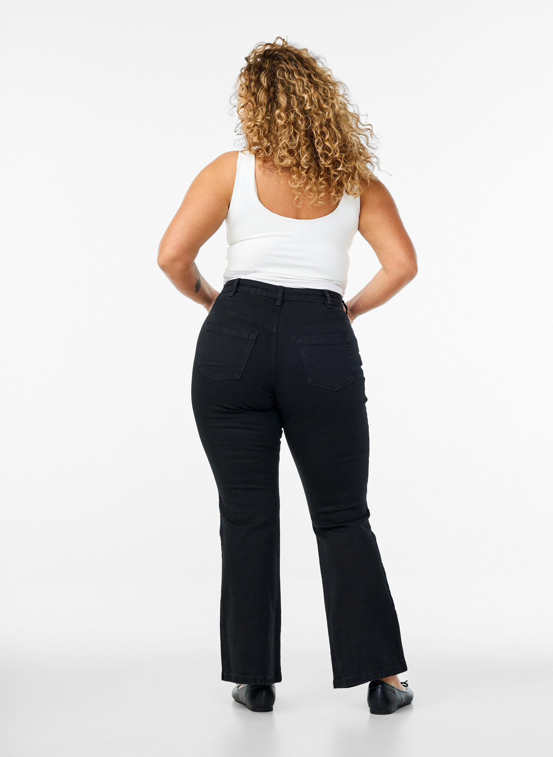 Zizzi Ellen bootcut jeans med h&oslash;y midje, Svart, Model image number 1
