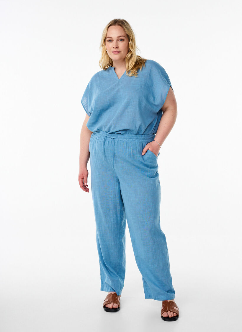 L&oslash;s bluse med cap-ermer, Bl&aring;, Model image number 1