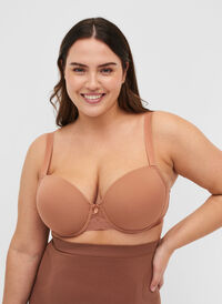 Bh, Mocha Mousse, Model