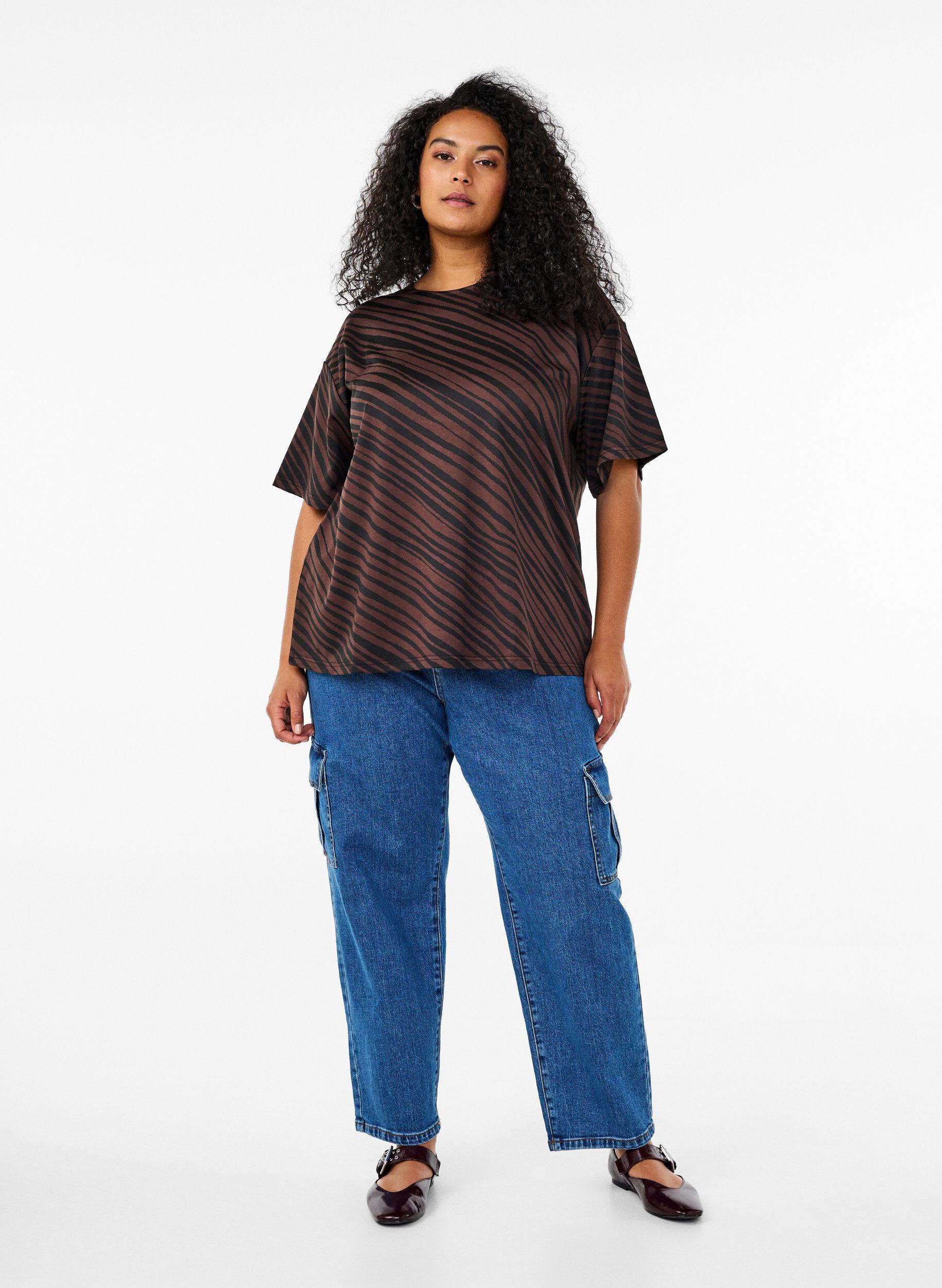 Zizzi Oversize bluse med m&oslash;nster, Brun, Model image number 1