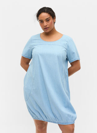 Kortermet denimkjole med lommer, Light blue denim, Model image number 0