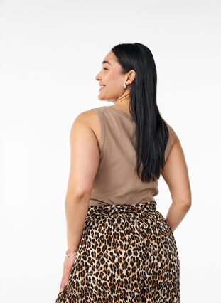 Zizzi Figurnær topp med motiv, Brun, Model image number 2