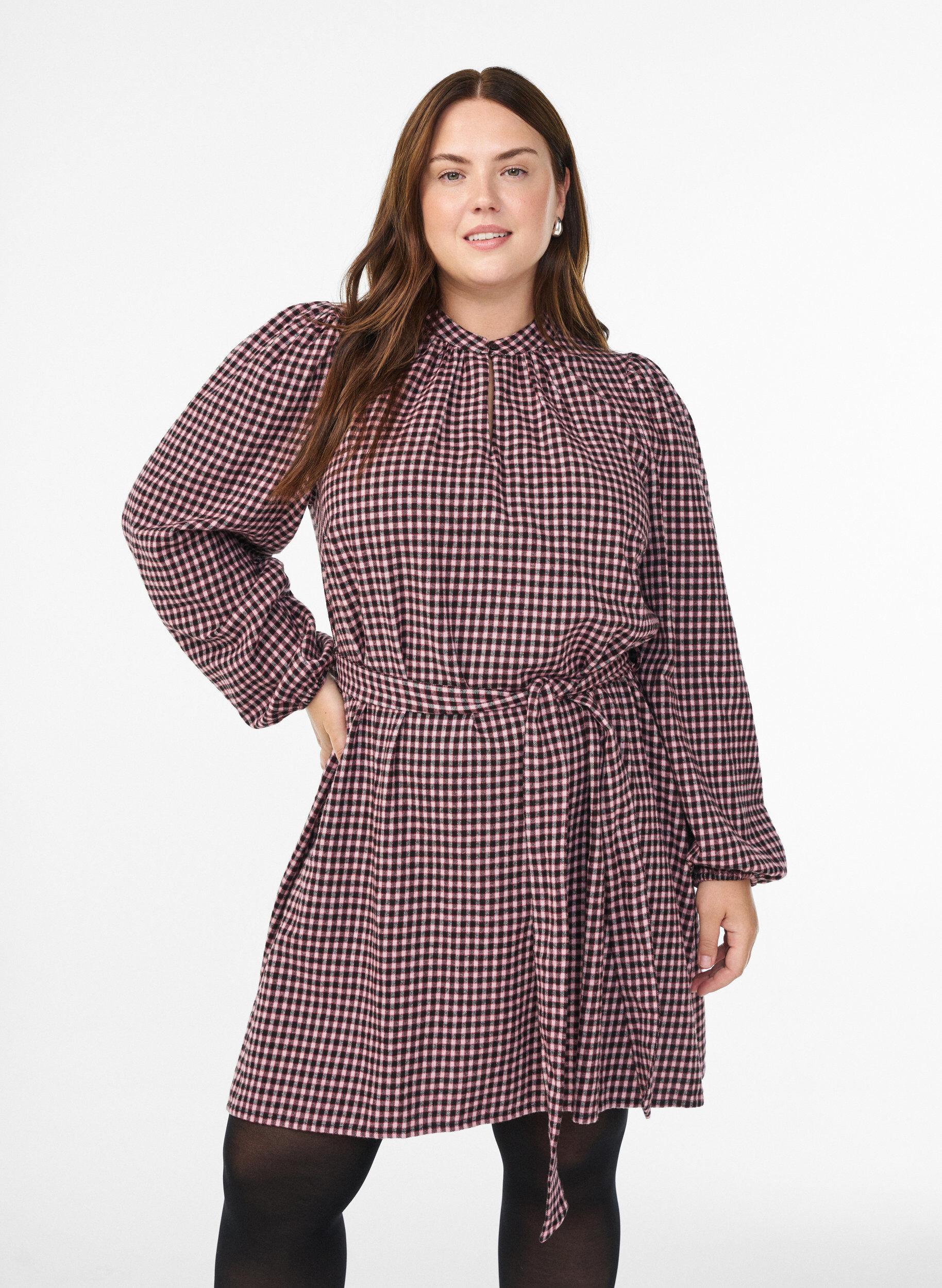 Kort rutete kjole med knytebelte, R&oslash;d, Model