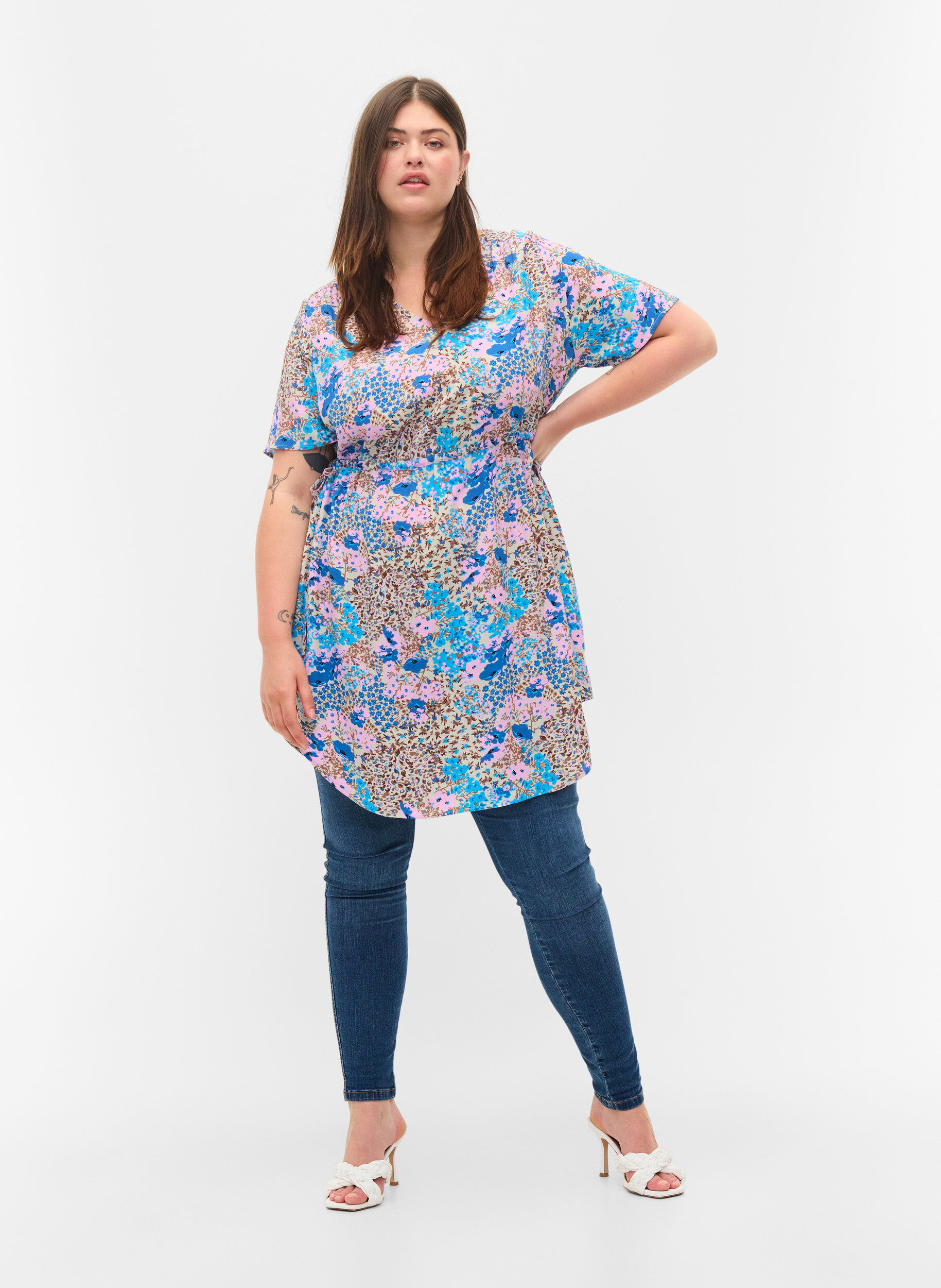 Zizzi M&oslash;nstrete kjole med sn&oslash;redetaljer, Blue Rose Flower, Model image number 2