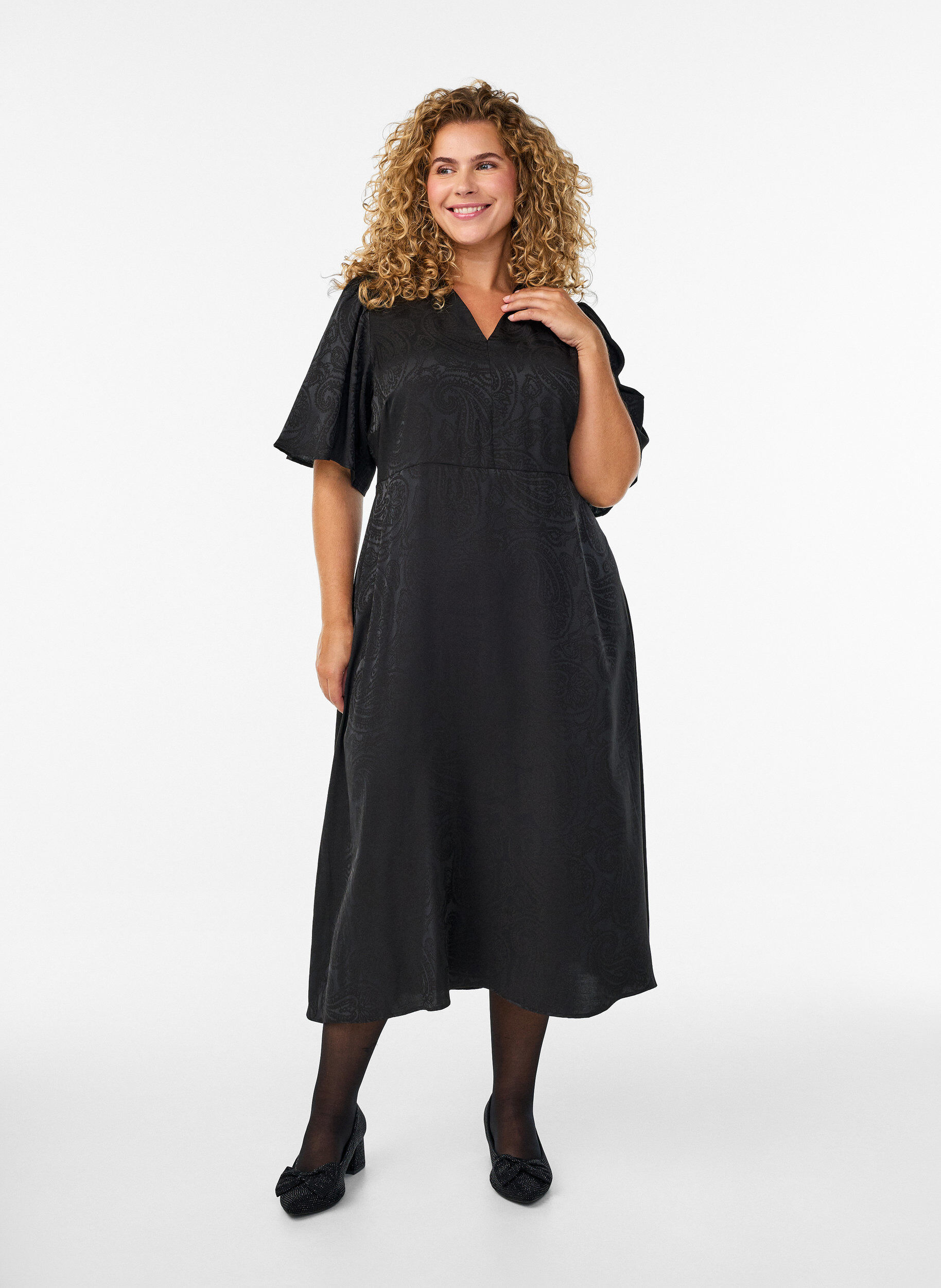 Midiskj&oslash;rt jacquard kjole med paisleym&oslash;nster og flaggermus ermer, Svart, Model