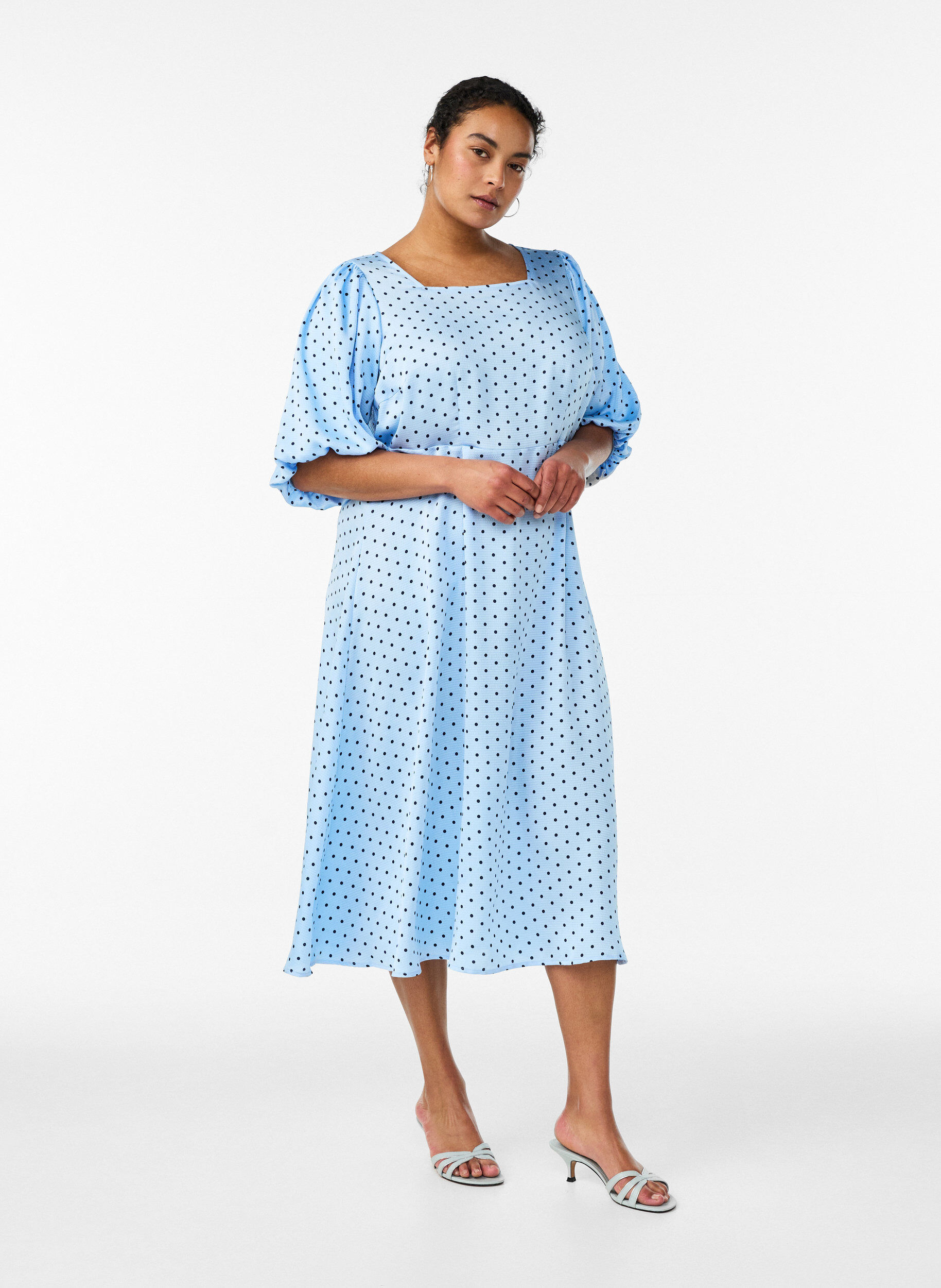 ZizziMidikjole med prikkem&oslash;nster og firkantet hals, Bl&aring;, Model image number 1