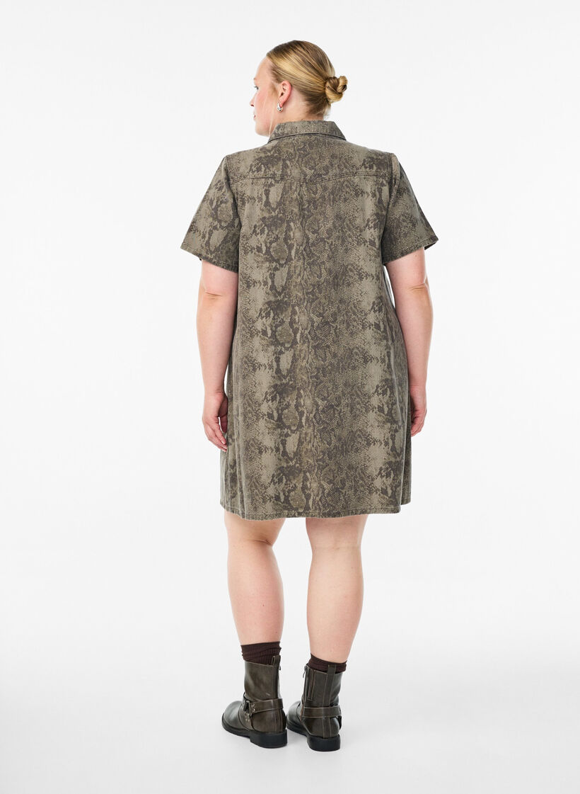 Kort denim skjortekjole med slangeprint, Light Snake AOP, Model