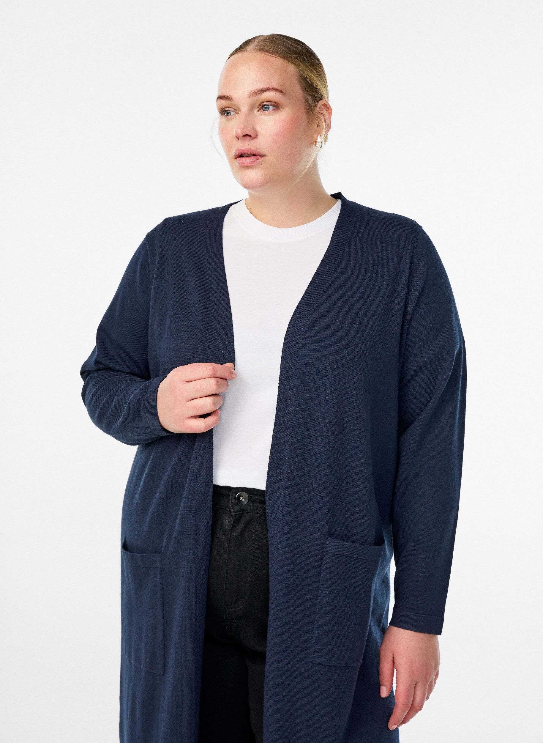 Zizzi Lang, &aring;pen cardigan med lommer, Bl&aring;, Model image number 2