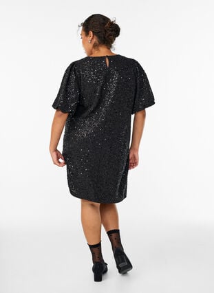 Zizzi Kort paljettkjole med puffede ermer, Svart, Model image number 2