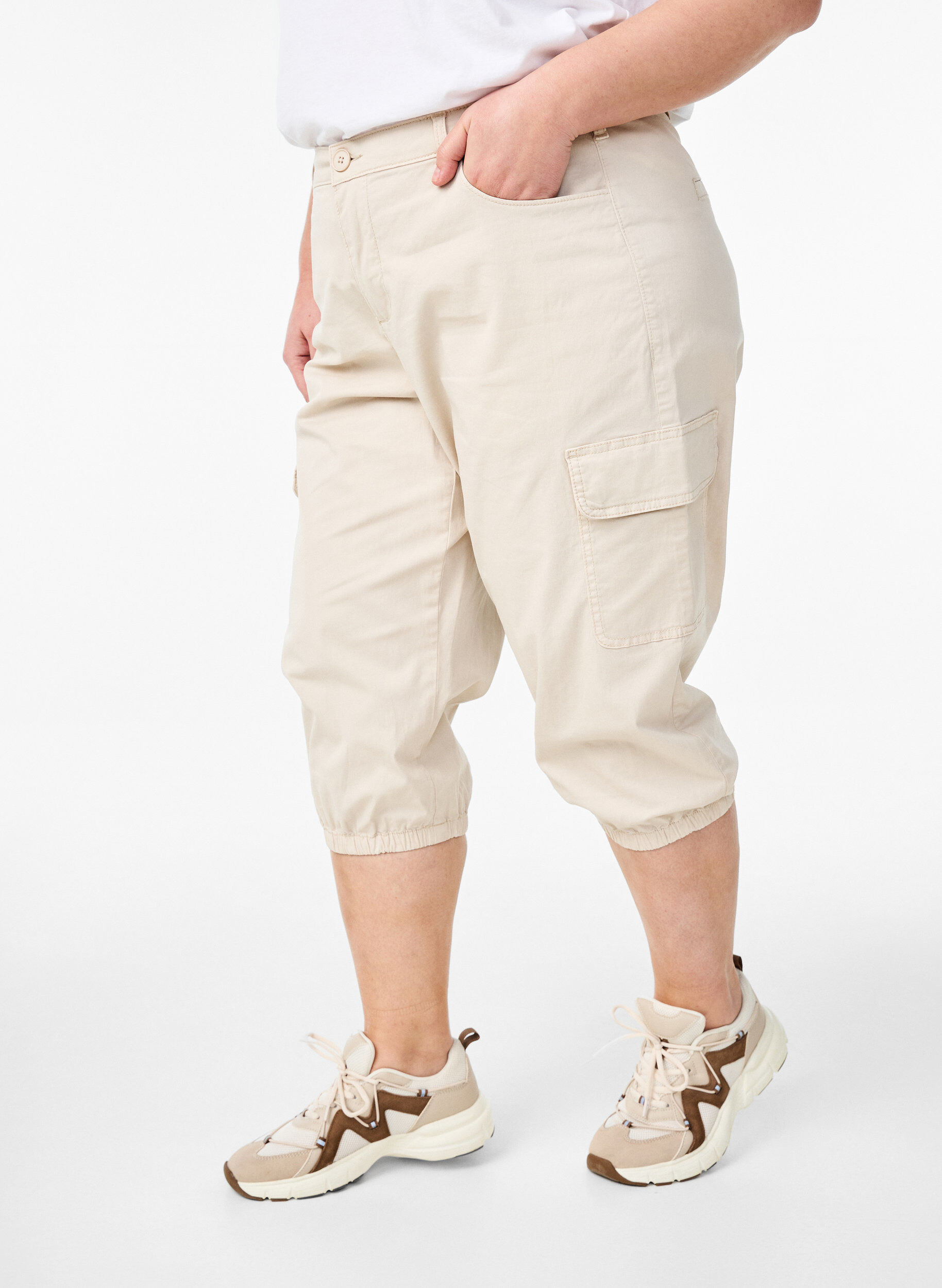 Zizzi Cargo knickers med h&oslash;y midje, Beige, Model image number 2