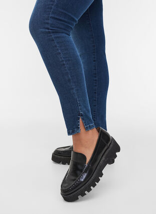 Kampanjevare - Cropped Amy jeans med splitt, Blue denim, Model image number 3