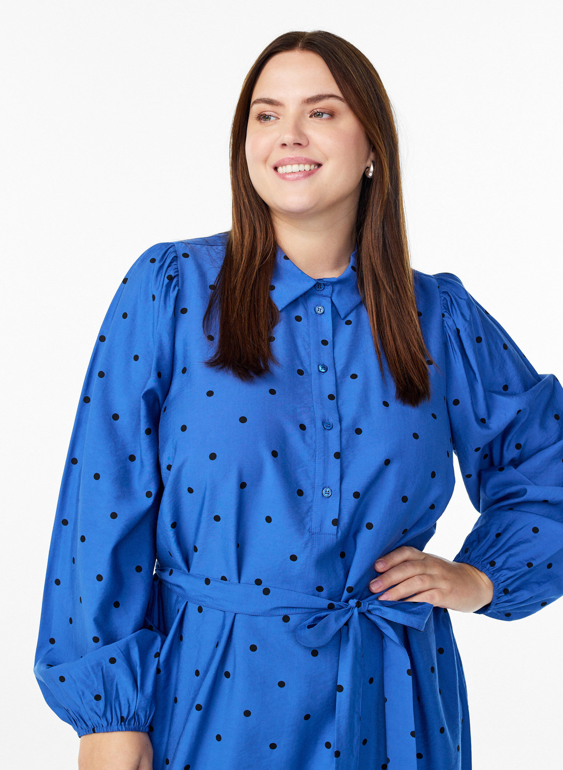 Zizzi Prikket midiskj&oslash;rt med avtagbart knytebelte, Bl&aring;, Model image number 2