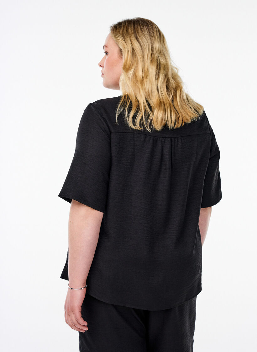 Skjortebluse med V-hals eog korte ermer, Svart, Model image number 2