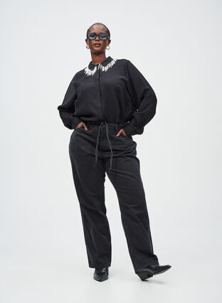 Zizzi Skjorte med perlebrodert krage, , Model