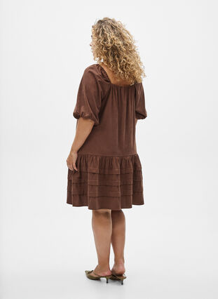 Zizzi Kort cordfløyelskjole med firkantet halslinje, Fondue Fudge, Model image number 1