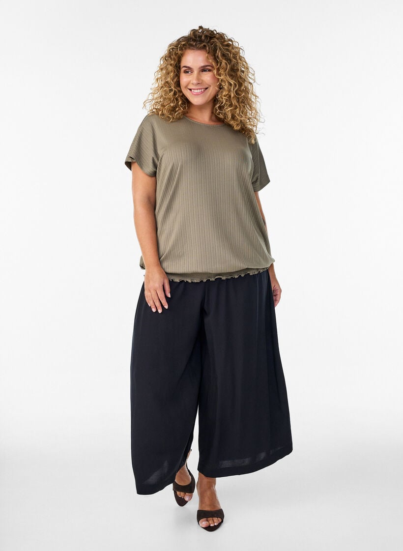 Culottes i viskose med h&oslash;y midje og vide ben, Svart, Model image number 0