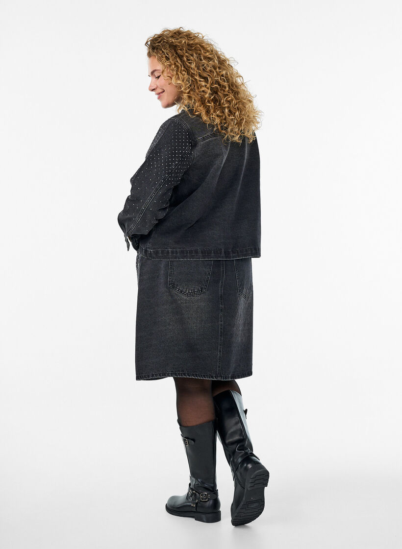 Kort denimskjørt med rhinsteiner, Grey Denim, Model