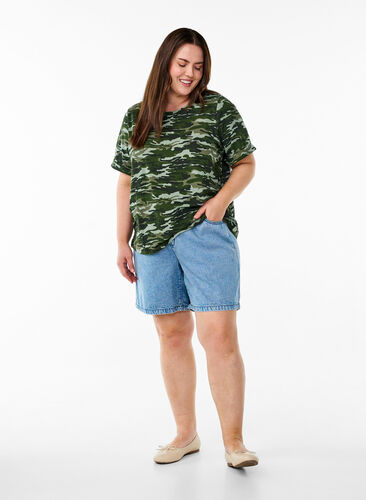 Zizzi T-skjorte med rund hals og heldekkende trykk, Grønn, Model image number 1