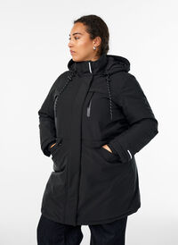 Vannavstøtende parka med hette og funksjonelle detaljer, Svart Vannavstøtende parka med hette og funksjonelle detaljer, Svart, Model