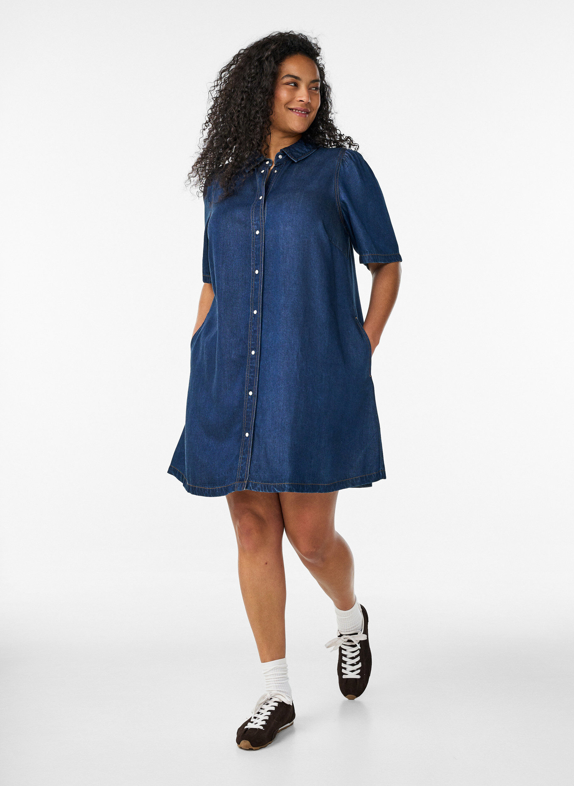 ZizziDenimkjole i lyocell med knapper og korte ermer, Bl&aring;, Model image number 0