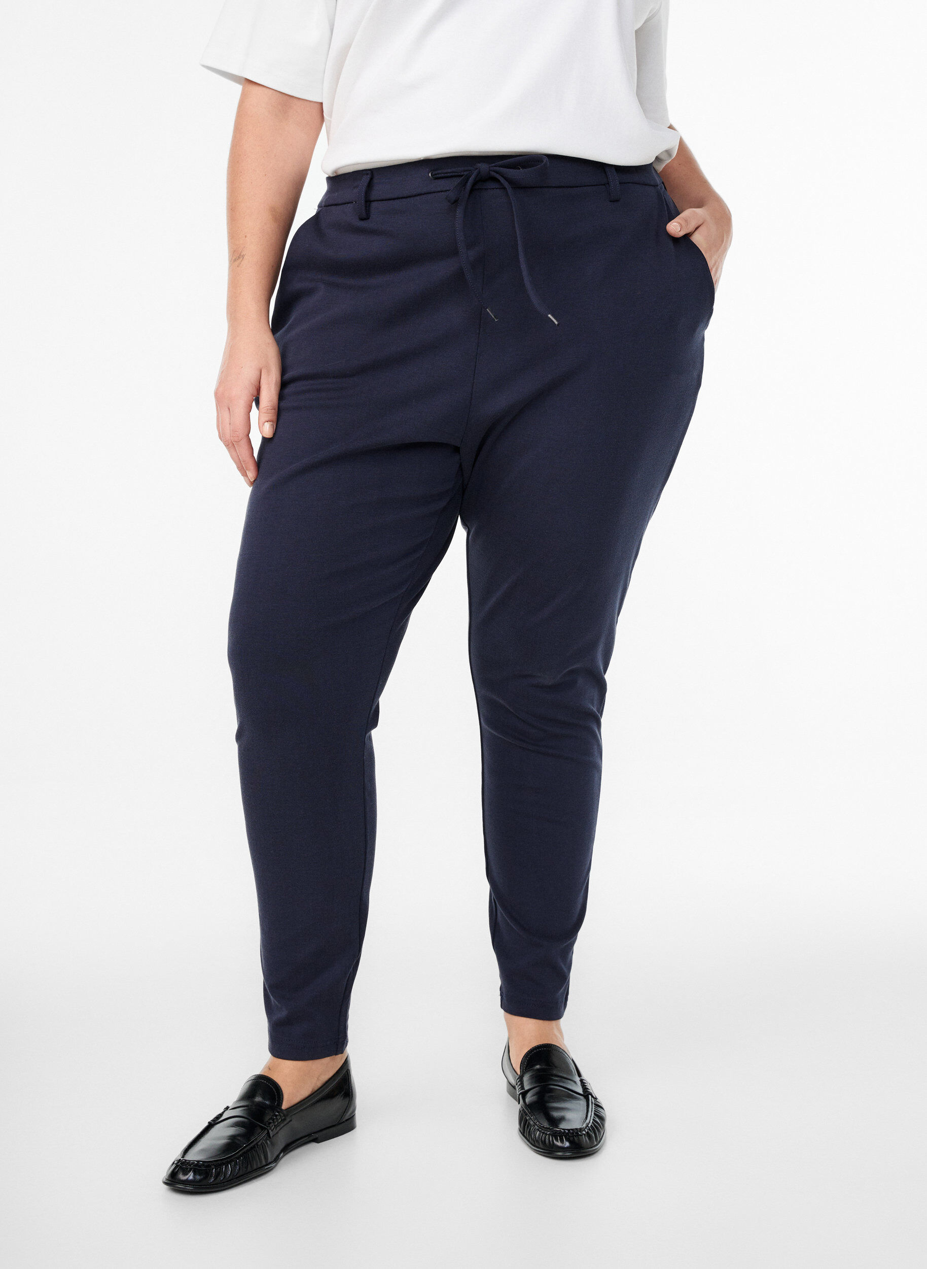 ZizziCropped Maddison bukser, Bl&aring;, Model image number 2