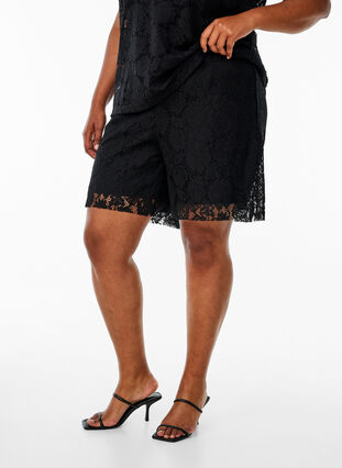 Zizzi Loose fit blonde shorts, Svart, Model image number 3