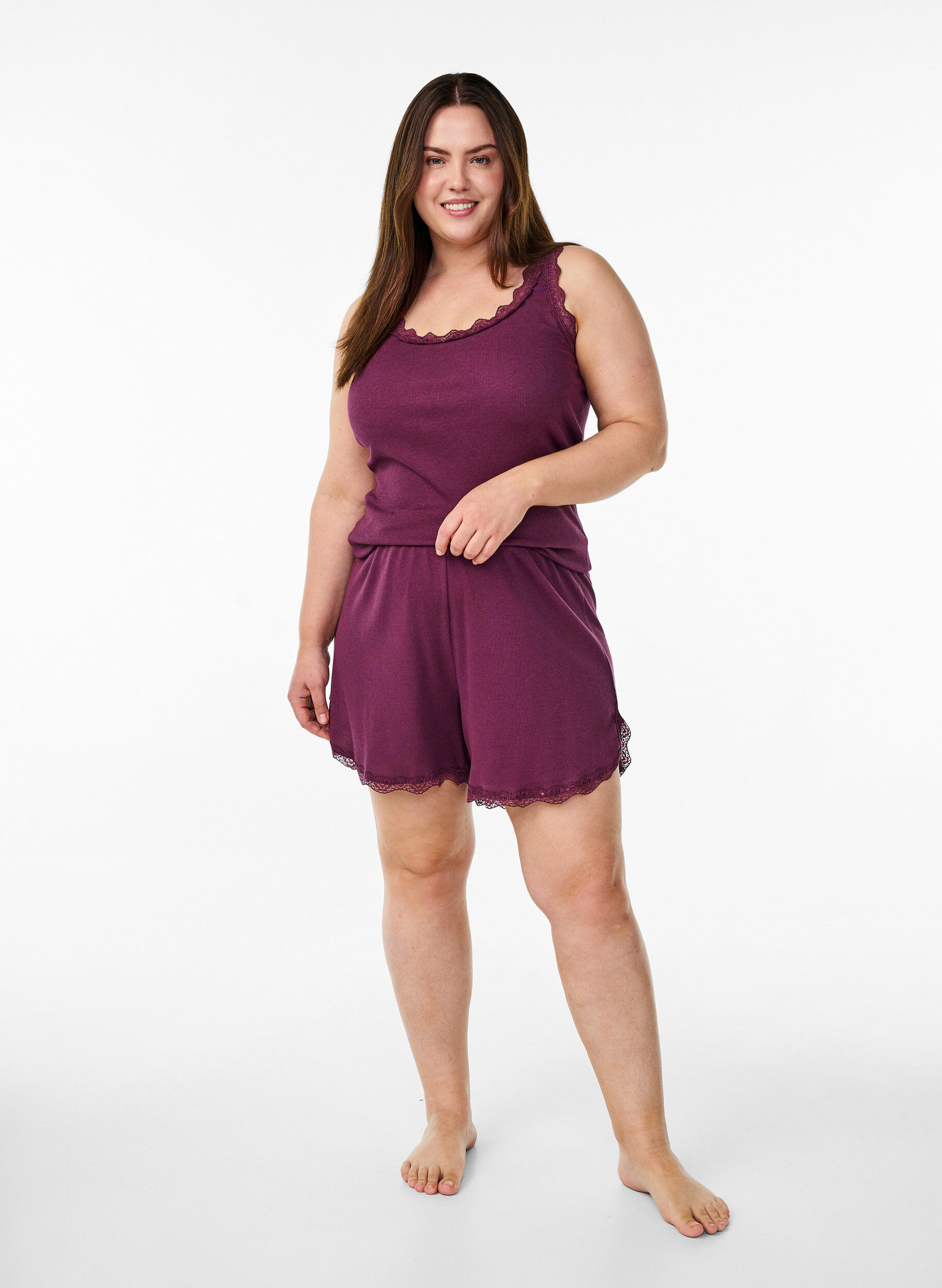ZizziL&oslash;se nattshorts med ribbestruktur og blonderkant, M&oslash;rk Bordeaux, Model image number 1